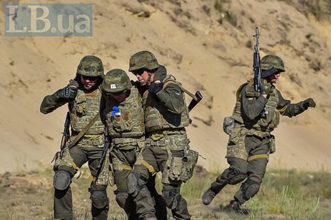 Один военнослужащий погиб, двое ранены в зоне ООС