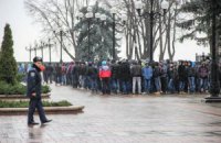 "Титушки" забросали журналистов "5 канала" палками и камнями 