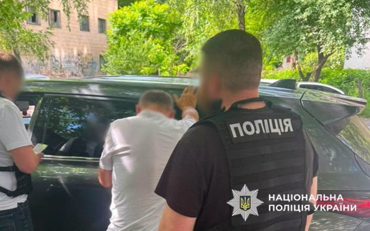 У Києві двох чоловіків підозрюють у переналаштовуванні лічильників електроенергії та газу і занижуванні показань 
