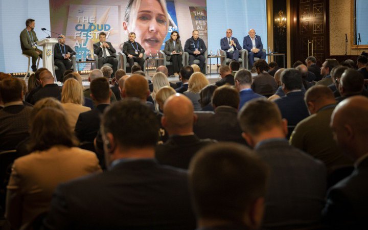 Міжнародний саміт: Низка українських регіонів підписала документи про співпрацю з іноземними партнерами