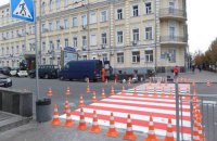 В Киеве сделали наземный пешеходный переход над подземным на улице Пирогова