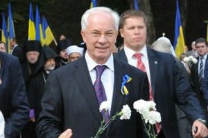Азаров обещает Европе газ без сбоев