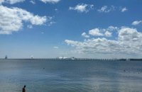 Окупанти перекрили рух Керченським мостом, повідомляють про вибухи (оновлено)