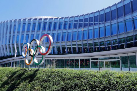 МОК все же отменил награждение победителей командного турнира по фигурному катанию из-за дела о допинге Валиевой