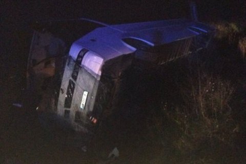 Автобус с молодежной сборной Украины по самбо перевернулся на мокрой дороге под Воловцем