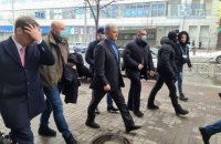 Порошенко прибув на допит у Державне бюро розслідувань, але відмовився давати свідчення (доповнено)