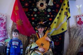 В Мамаевой Слободе Святой Николай раздавал детям пряники