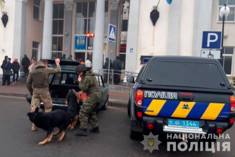 Пьяный турист из Харькова "заминировал" вокзал в Полтаве