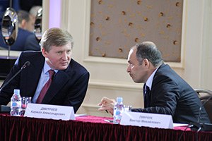 ​Ахметов и Пинчук подсадили «Нафтогаз» на свои трубы