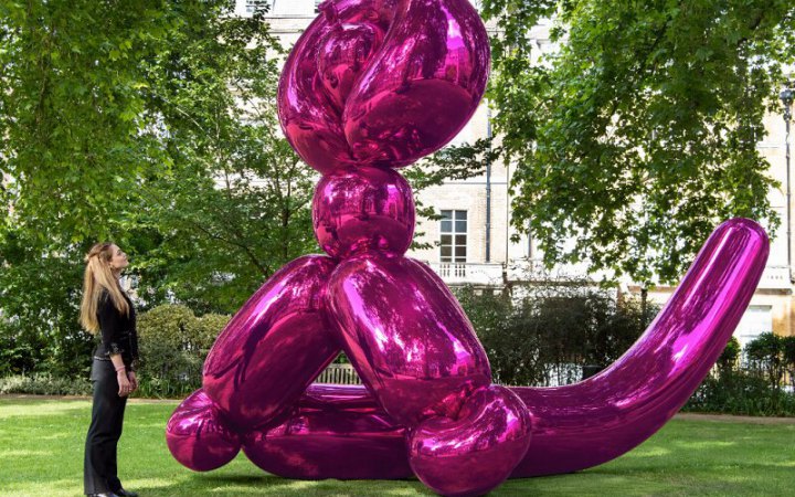 $11,5 млн за скульптуру Джеффа Кунса Balloon Monkey пiдуть на гуманітарну допомогу Україні
