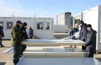В Запорожье прибыли 55 грузовиков с жилыми модулями для переселенцев