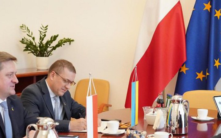 ​Польща допоможе Україні відновити аеропорти та залізничне сполучення
