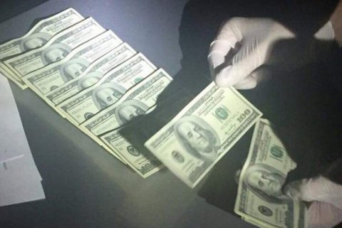 У Харкові двох прокурорів затримали за хабар