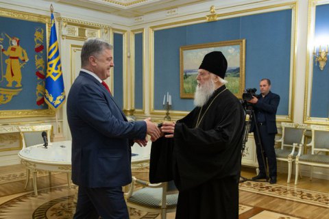 Порошенко поздравил патриарха Филарета с 90-летием