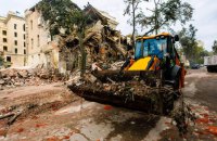 Синєгубов оприлюднив фото вчорашніх ударів по центру Харкова: росіяни били біля вже зруйнованої ОВА