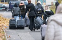 Між двома вогнями: Чому «дім» став територією страху для жінок за кордоном?