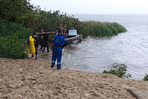 На Дніпрі на Київщині перевернувся човен із дев’ятьма пасажирами