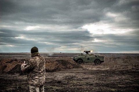 На Донбассе ранен украинский военный