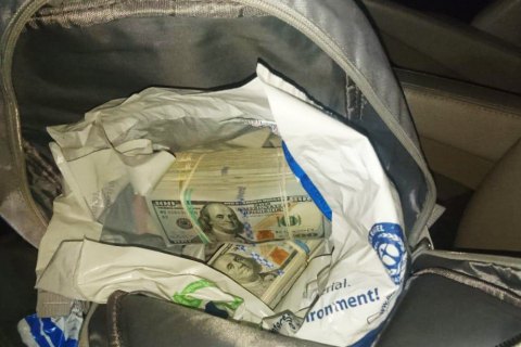 На границе с Польшей у украинца изъяли полмиллиона евро и $240 тыс.