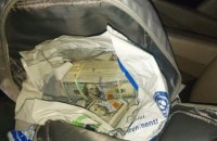 На границе с Польшей у украинца изъяли полмиллиона евро и $240 тыс.