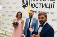 Глава таможенной службы Нефьодов сегодня женился по услуге "Брак за сутки"