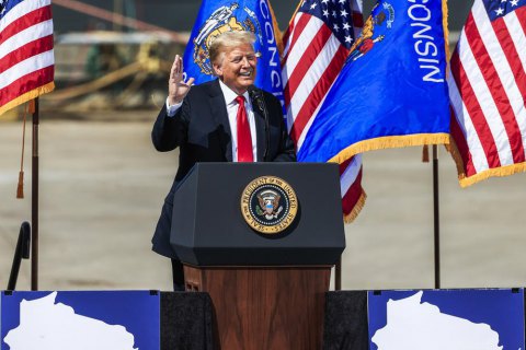Рейтинги Трампа и Байдена почти сравнялись накануне первых дебатов