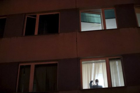 В Киеве из окна больницы выпала санитарка