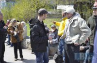 "Белым платкам" выплатили по 80 гривен