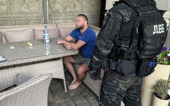 Повідомили про підозру ділкам, які збували фальшиві документи через Telegram