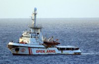 Испания направила за мигрантами с Open Arms военный корабль