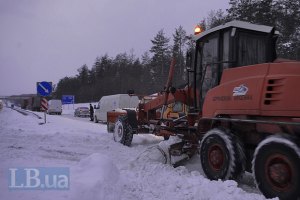 "Укравтодору" выделили деньги на борьбу со снегом еще накануне бури