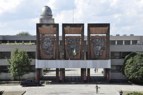 У Запоріжжі знищують фасад Палацу дитячої творчості
