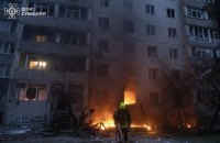 Росія атакувала в Сумах ТЦ і багатоповерхівку. Поранені шестеро людей