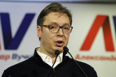 В Сербии тысячи людей вышли на улицы против избрания Вучича президентом 
