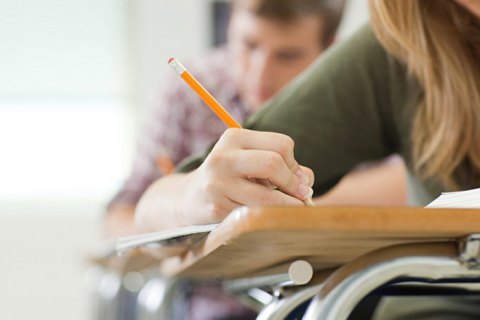 ​В Днепре 32 студента-иностранца явились на экзамен с поддельными паспортами, - Минздрав
