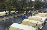 В палаточном городке у Рады остаются несколько десятков человек