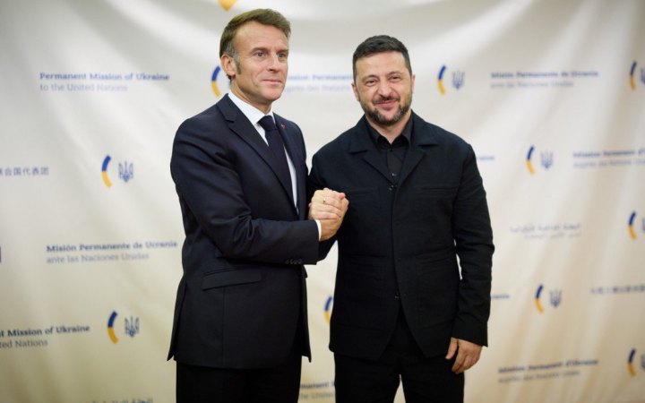 Зеленський поговорив телефоном з Макроном: домовились зустрітися у Нью-Йорку