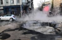 В Киеве на Шота Руставели снова прорвало трубу с горячей водой (обновлено)