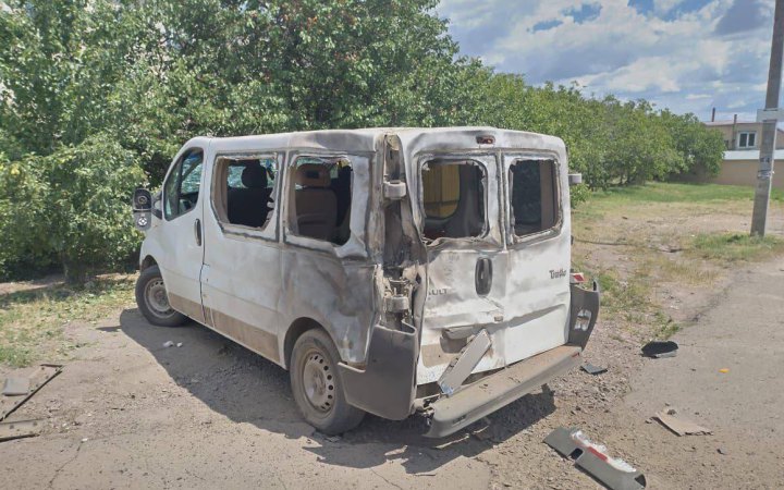 На Херсонщині окупанти атакували FPV-дроном цивільну автівку, постраждали двоє літніх людей