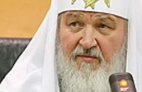 Янукович встречает патриарха Кирилла у входа в храм