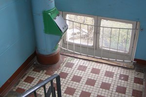 Одесситка выбросила младенца в мусоропровод