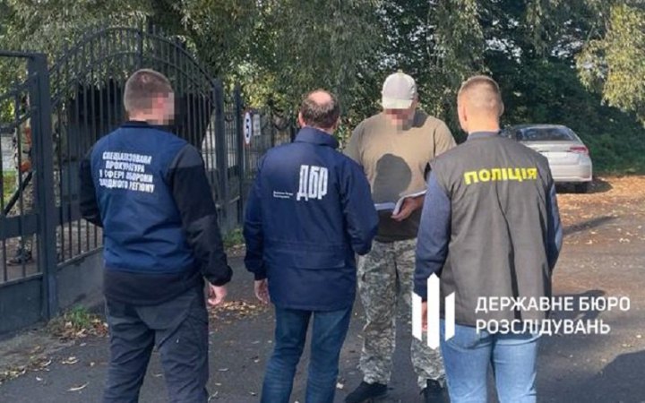 Повідомлено про підозру керівнику ТЦК, який фіктивно зарахував на військову службу футболістів та родичів міських чиновників