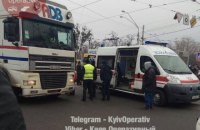 Вантажівка збила літню жінку на пішохідному переході в Києві