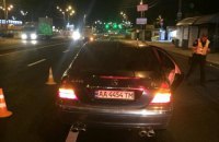 В Киеве  возле Академгородка Mercedes насмерть сбил женщину на пешеходном переходе 