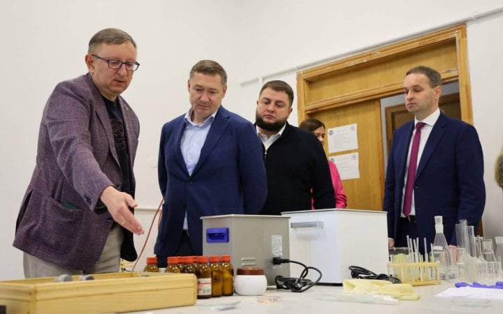 У Львові відновили виробництво ліків в університетському фармацевтичному центрі