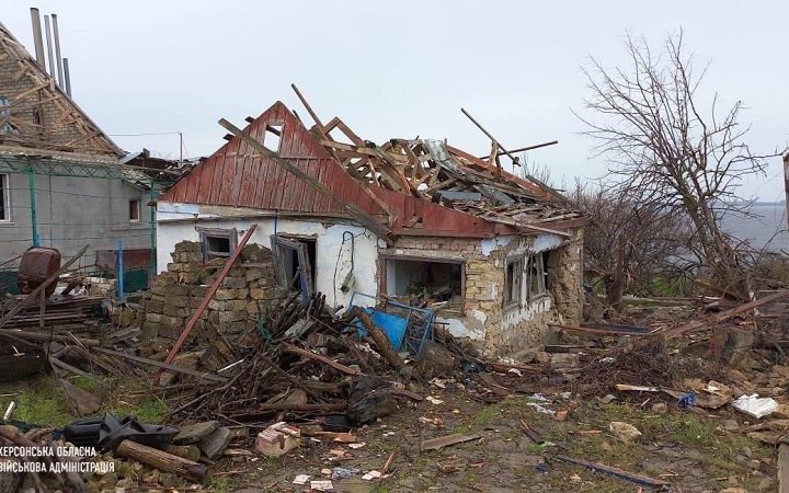 ​Окупанти вдарили керованими авіабомбами по Бериславу, є поранені