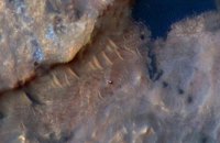 NASA опубликовало фото марсохода Curiosity, сделанное с орбиты Марса