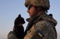 "Ми тримаємось, просто скажіть, коли чекати зброю?" Подоляк адресував питання захисників учасникам Контактної групи щодо оборони