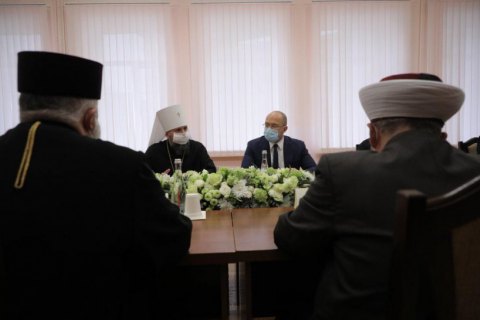 Шмыгаль призвал лидеров церквей не допустить вспышки ковида в период зимних праздников