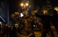 В Гонконге попытка сноса уличных лотков обернулась беспорядками